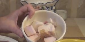 Cómo freír chuletas de hígado de cerdo según una receta paso a paso con foto